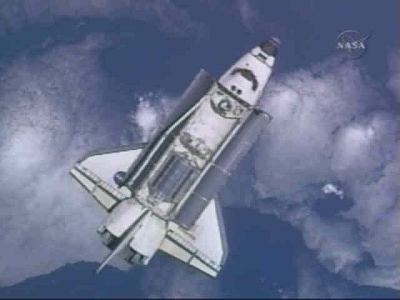Atlantis STS-122 při příletu k ISS