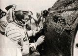 A. Leonov u nvratov kabiny Sojuzu 19