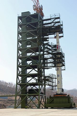 Rampa pro raketu Unha-3 na kosmodromu Sohae