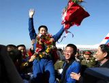 Liwei Yang po nvratu (16.10.2003)