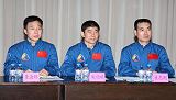 Posádka SZ-7 (zleva Jing, Liu, Zhai)