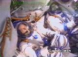 V kabin� Sojuzu (z TV obrazovky)