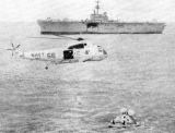 Tradiční vrtulník číslo 66, letadlová loď Iwo Jima a velitelská sekce Apolla 13