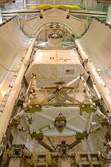 Pohled do nkladovho prostoru Discovery STS-116 ped startem (listopad 2006)