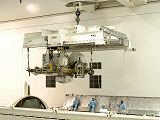 Instalace ploiny ESP-3 do nkladovho prostoru Endeavour STS-118 (20.06.2007)