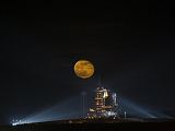 Raketopln Endeavour STS-126 krtce ped startem (14.11.2008)