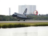 Pistn raketoplnu Discovery STS-131 na KSC (20.04.2010)