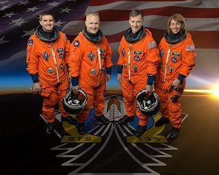 Posádka STS-135