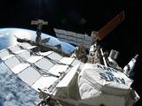 Snmek ISS, kter podil Garan bhem vstupu do kosmu v rmci STS-135 (12.07.2011)