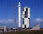 Athena 2 s Lunar Prospectorem p�ed startem (05.01.1998)