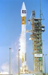 Obr. 1: Start rakety Atlas 3A Centaur (AC-201) dne 24. 5. 2000 s družicí Eutelsat W4.