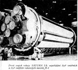 První stupeň rakety SATURN IA: uspořádání čtyř vnitřních a čtyř vnějších raketových motorů H-1