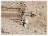 Foto 3: Ncvik geologickho przkumu na povrchu Marsu.