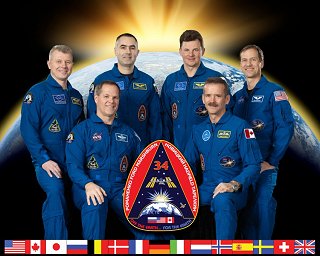 Expedice 34 (zleva: Novickij, Ford, Tarjelkin, Romannko, Hadfield, Marshburn)