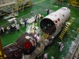 Předstartovní příprava Sojuzu TMA-2 na Bajkonuru (20.04.2003)