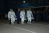 Posádka Sojuzu TMA-8 krátce před startem (30.03.2006)