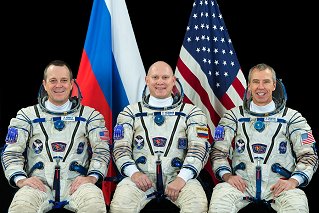 Posdka Sojuzu MS-08 (zleva: Arnold, Artmjev, Feustel)
