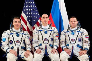 Posdka Sojuzu MS-16 (zleva: Cassidy, Ivaniin, Vagner)