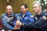 Posádka Sojuzu TM-32 před startem (27.04.2001)