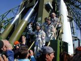 Posdka Sojuzu TM-32 ped startem (28.04.2001)