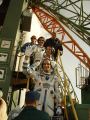 Posádka Sojuzu TM-34 před startem (25.04.2002)