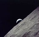 Východ Země nad Měsícem z Apolla 17 (prosinec 1972)