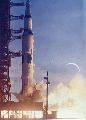 Saturn V poprvé startuje s pilotovanou kosmickou lodí