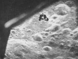 LM Apollo nad povrchem Měsíce fotografovaný z CSM
