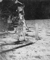 Experiment bernsk university (flie na detekci slunenho vtru), Edwin Aldrin a msn modul - kompozice, kter se na Armstrongovch fotografich objevila nkolikrt