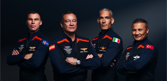 Posádka AX-3 (Zleva: Wandt, Lopez-Alegria, Villadei, Gezeravci)