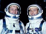 Posdka Gemini 4 (zleva White a McDivitt)