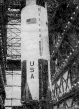 Montáž nosné rakety Saturn V pro labotatoř Skylab