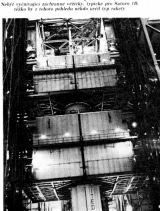 Nebýt vyčnívající záchranné věžičky, typické pro Saturn 1B, těžko by z tohoto pohledu někdo určil typ rakety