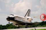 Přistání discovery STS-105 na KSC (22.08.2001)