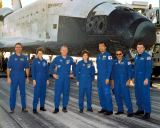 Posádka Discovery STS-114 po přistání na Edwards AFB (09.08.2005) 