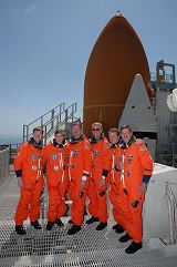 Posdka raketoplnu Atlantis STS-115 pi TCDT na ramp 39B (10.08.2006)