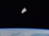 Bruce McCandless pi EVA-1 (07.02.1984)