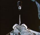 Družice Palapa-B po vypuštění z nákladového prostoru (06.02.1984)