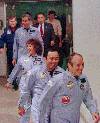 Posádka STS-51L přichází k raketoplánu