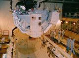 Předstartovní příprava palety ATLAS-2 na KSC (05.04.1993)