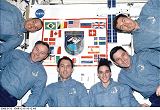 Tradiční skupinová fotografie posádky STS-88 (15.12.1998)