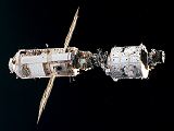 Zárodek ISS po uvolnění k samostatnému letu (13.12.1998)