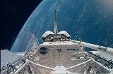 Nkladov prostor Discovery STS-95 krtce po oteven (29.10.1998)